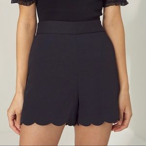 Aritzia Wilfred Scallop Shorts